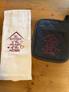 Kitchen Heart of the Home Towel and Pot Holder Set - White and Charcoal